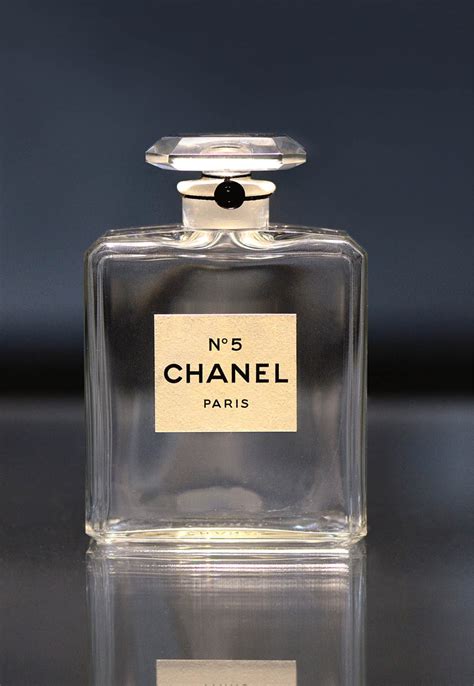 Il profumo Chanel N°5 compie cent'anni di storia 